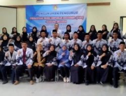 Ketua PGRI Cabang Cikande Lantik Sekbid dan Pengurus Ranting