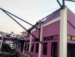 Stadion Mini Gunung Kaler Tangerang Rusak Dihantam Puting Beliung