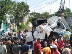 Kecelakaan, Truk Tronton di Underpass Tol Tangerang -Merak  
