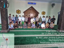 Kapolsek Rangkasbitung Bersama Kasat Binmas Polres Lebak Melaksanakan Sholat Jumat Keliling di Masjid Jami Nurul Falah