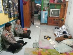 Kanit Binmas Bersama Bhabinkamtibmas Polsek Cimarga Polres Lebak Jenguk Warga Binaan Yang Sakit