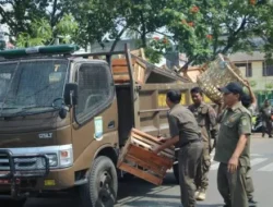 Satpol PP Kota Tangerang Tertibkan PKL Liar di Pasar Anyar  
