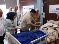 Prabowo Beri Semangat ke Pasien Korban Tabrak Mobil SPPG : Lekas Sembuh, Rajin Belajar