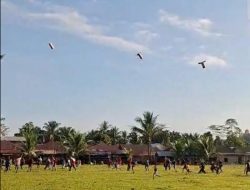 Keseruan Warga Menyambut Helibox, Bantuan Udara Hadirkan Suka Cita di Simpang Jernih