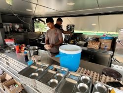 Dapur Umum Polri Terus Beroperasi Layani Pengungsi di Aceh Tamiang dan Sumbar