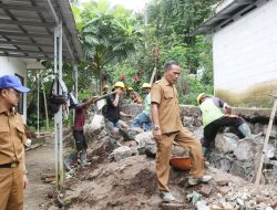 Jebol Akibat Hujan Deras, DPUPR Kabupaten Serang Bangun Kembali TPT Kantor Kecamatan Ciomas