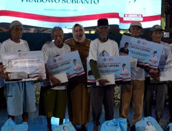 Kisah Penarik Becak Listrik yang Tak Ingin Takluk oleh Ojek Online