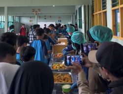Ciptakan Kebersamaan di Sekolah, MBG Digelar Prasmanan di Sukabumi: Siswa Gembira