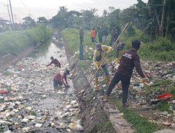 Gerak Cepat Pemkab Serang Bersihkan Sampah di Kali Tirtayasa