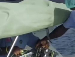 Antusiasme Anak-Anak Papua Sambut Kapal Pengantar MBG di Pesisir Danau Sentani