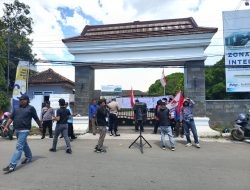 Pemenang Lelang Diduga Bermasalah, Puluhan Masa Lembaga KPK- Nusantara Geruduk Kantor BPJN Banten.