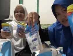 Momen Warga Unboxing Bingkisan dari Open House Prabowo, Ada Sekaleng Biskuit, Tumbler, hingga Sembako