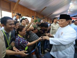 Pertama Kali Masuk Istana Saat Lebaran Bareng Prabowo, Warga Terharu: Oh Begini Rasanya