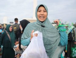 Antusias Masyarakat, Unboxing Paket Sembako dan Baju Gamis di Pasar Murah Pemerintah: Waw Isinya Padat Banget