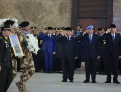 Prabowo Beri Penghormatan Terakhir 3 Jenazah Pahlawan Perdamaian RI yang Gugur di Lebanon