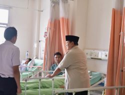 Prabowo Jenguk Korban Kecelakaan Kereta di RSUD Bekasi, Perintahkan Investigasi dan Perbaikan Lintasan