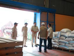 Usai Beri Arahan Ketua DPRD Se-Indonesia, Prabowo Sidak Gudang Bulog Danurejo Pastikan Stok Beras Aman