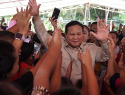 Momen Prabowo Menyanyi Bersama Anak-anak di Pulau Miangas, Wilayah Terluar Indonesia