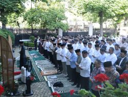 Momen Hangat Prabowo Salat Iduladha Bersama Diaspora Indonesia di Paris