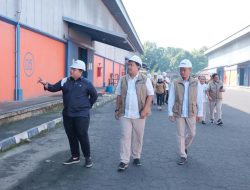 Tinjau Gudang Bulog di Lumajang, Legislator Partai Gerindra Pastikan Stok Beras dan Minyak Goreng Aman