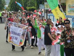 Spanduk Dukung MBG Membentang Kala Prabowo Pidato di Hadapan Petani-Nelayan