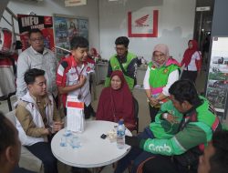 Legislator Partai Gerindra Ade Jona Prasetyo Beri Motor Baru untuk Driver Ojol Tunarungu Korban Pencurian di Medan
