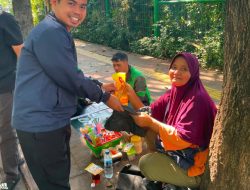 PAGAR Palmerah-Gelora Gelar Aksi Bersih Lingkungan, Bagikan Trash Bag dan Minyak Sayur untuk Pedagang