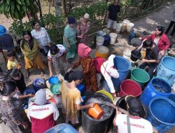 Legislator Partai Gerindra Salurkan Bantuan Air Bersih untuk Warga Terdampak Kekeringan di Kabupaten Bekasi