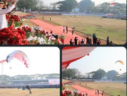 Semarak HUT ke-81 RI, Paramotor Kibarkan Merah Putih di Langit Kota Serang
