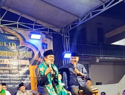 Artis Pelawak Kondang “Azis Gagap Warnai Kemeriahan Maulid Nabi Muhammad di Kelurahan Kadomas