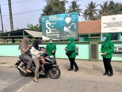 Koramil 02/Kasemen Bagikan Masker sebagai Upaya Antisipasi Dampak Erupsi Gunung Anak Krakatau