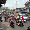 Tradisi Pasar Saketi, Minim Pengamanan Lalu Lintas, Pengguna Jalan Keluhkan Kemacetan